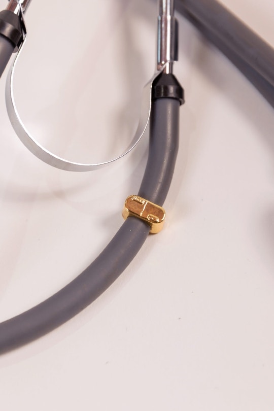 Charm Para Estetoscópio Pill - Dourado